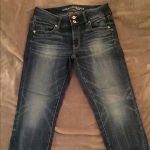 American Eagle Artist Crop Jean Capris